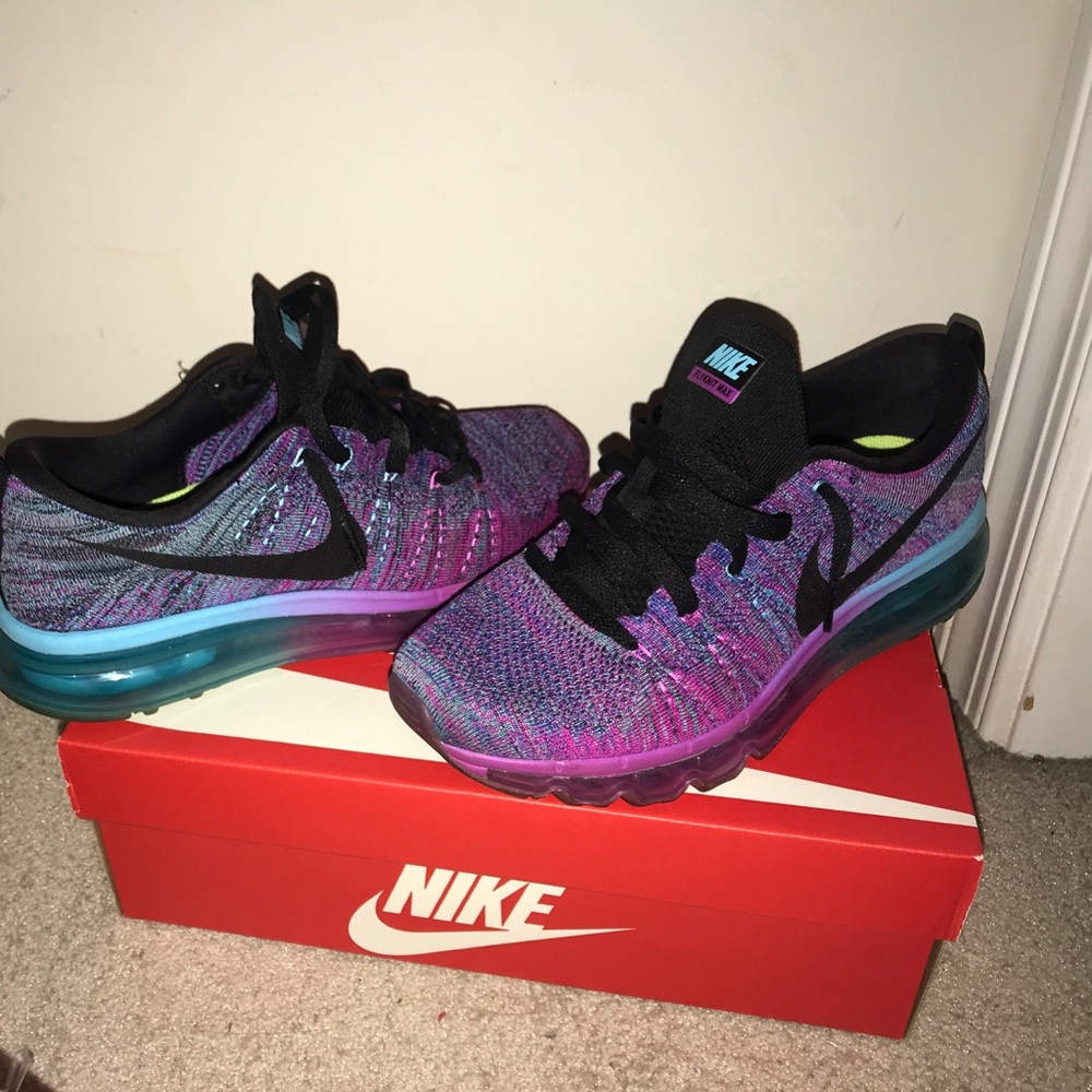 Women’s Nike shoes
